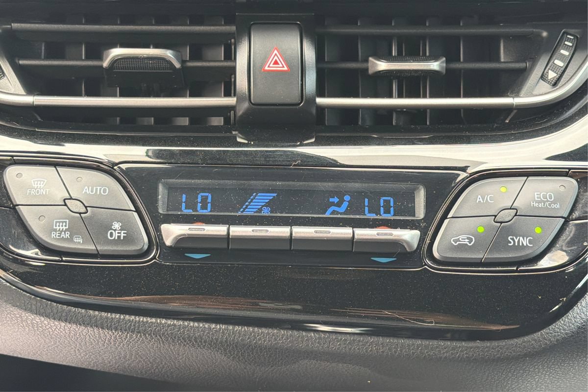Used 2018 Toyota C-HR XLE FWD image 28
