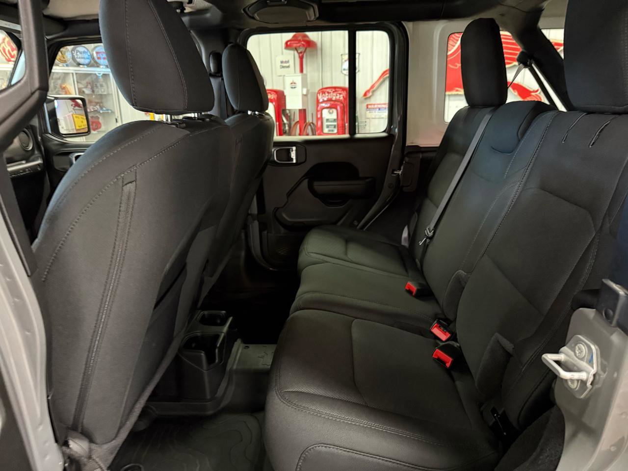 Used 2022 Jeep Wrangler Unlimited Sport image 18