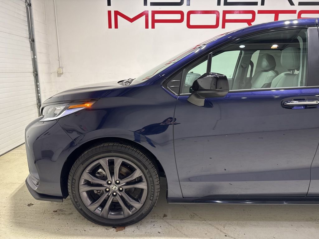 Used 2025 Toyota Sienna XSE image 11