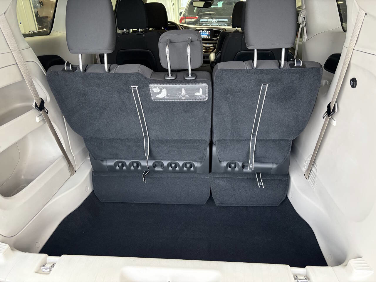 Used 2021 Chrysler Voyager LX image 24