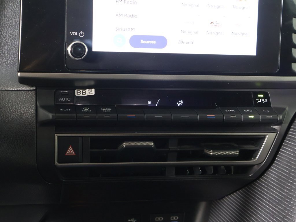 Used 2025 Toyota Camry SE image 40