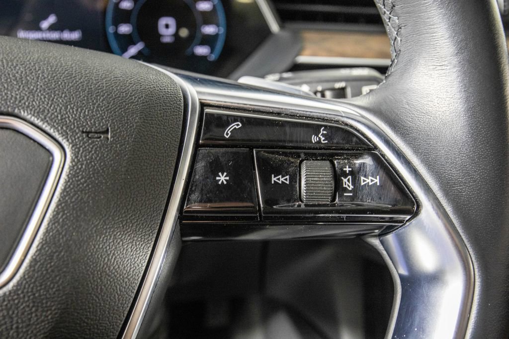 Used 2022 Audi e-tron Premium Plus w/ Premium Plus Package image 21