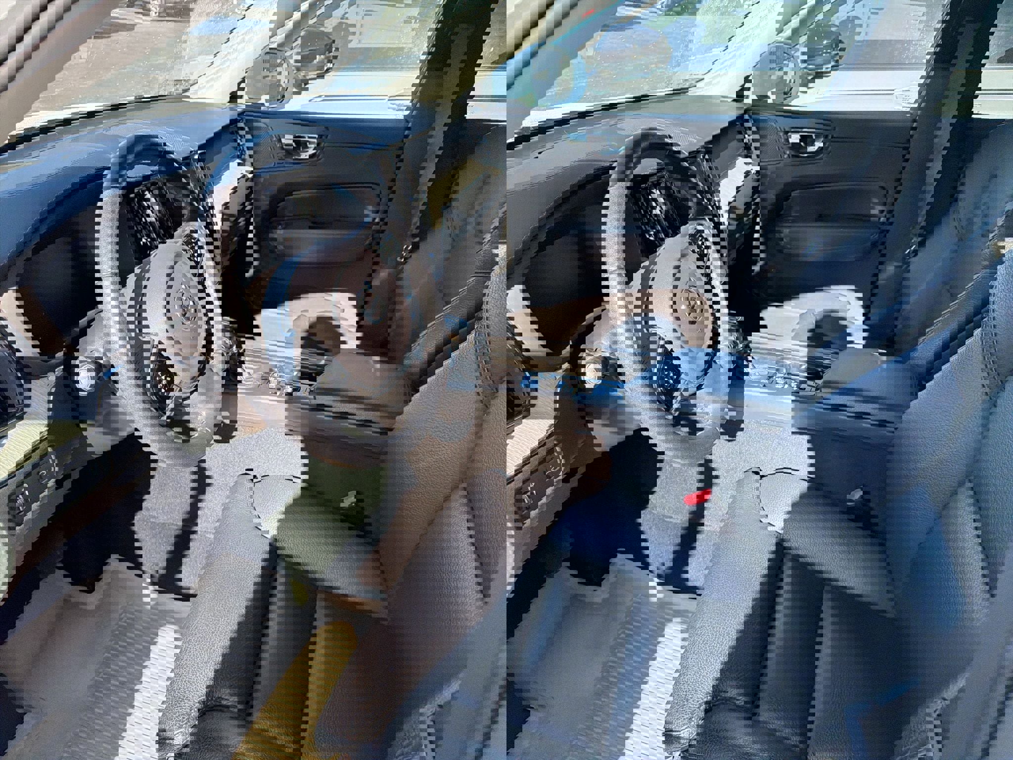 Used 2020 Volvo XC60 T6 Inscription image 12