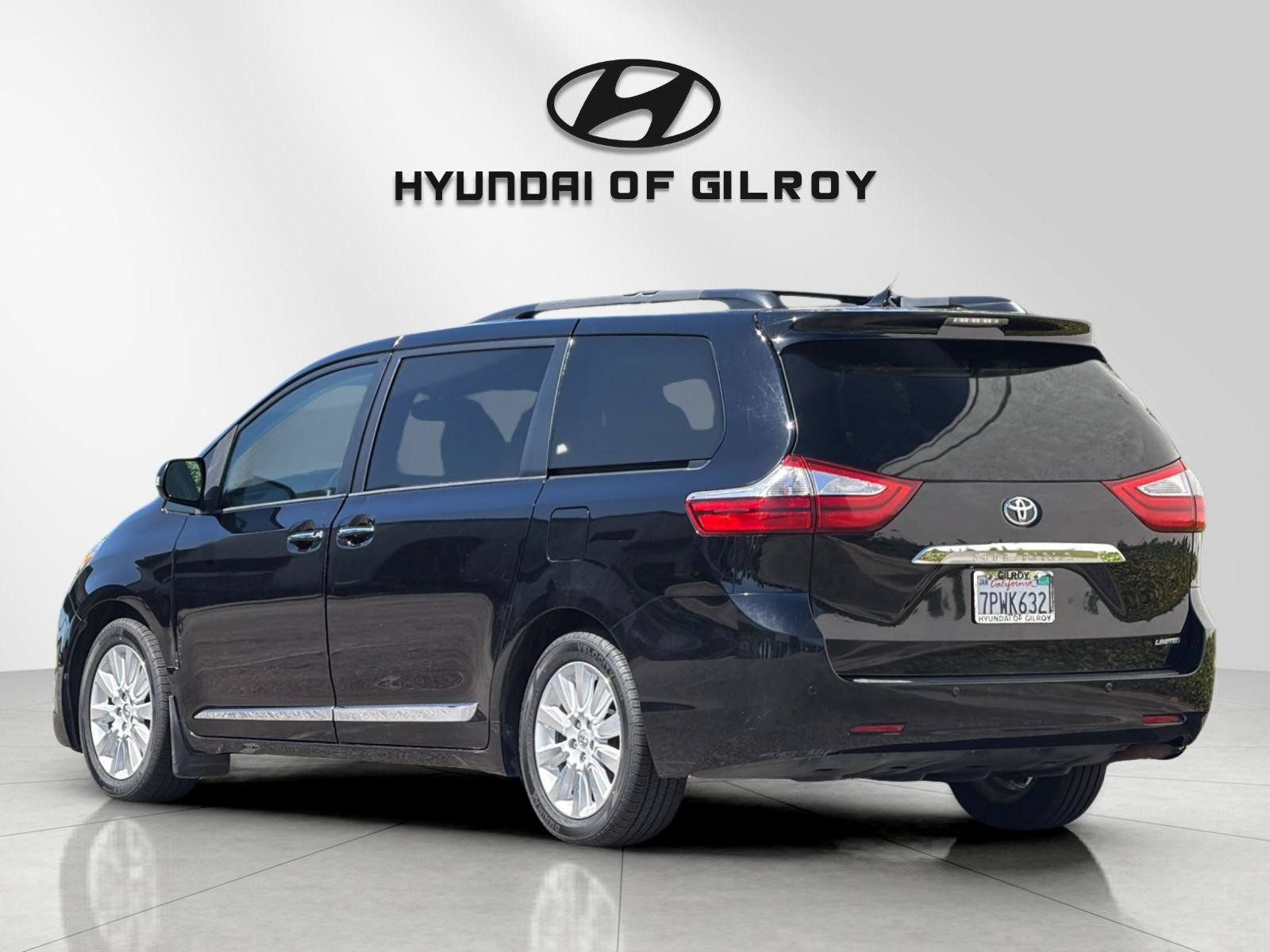 Used 2015 Toyota Sienna Limited Premium FWD image 3
