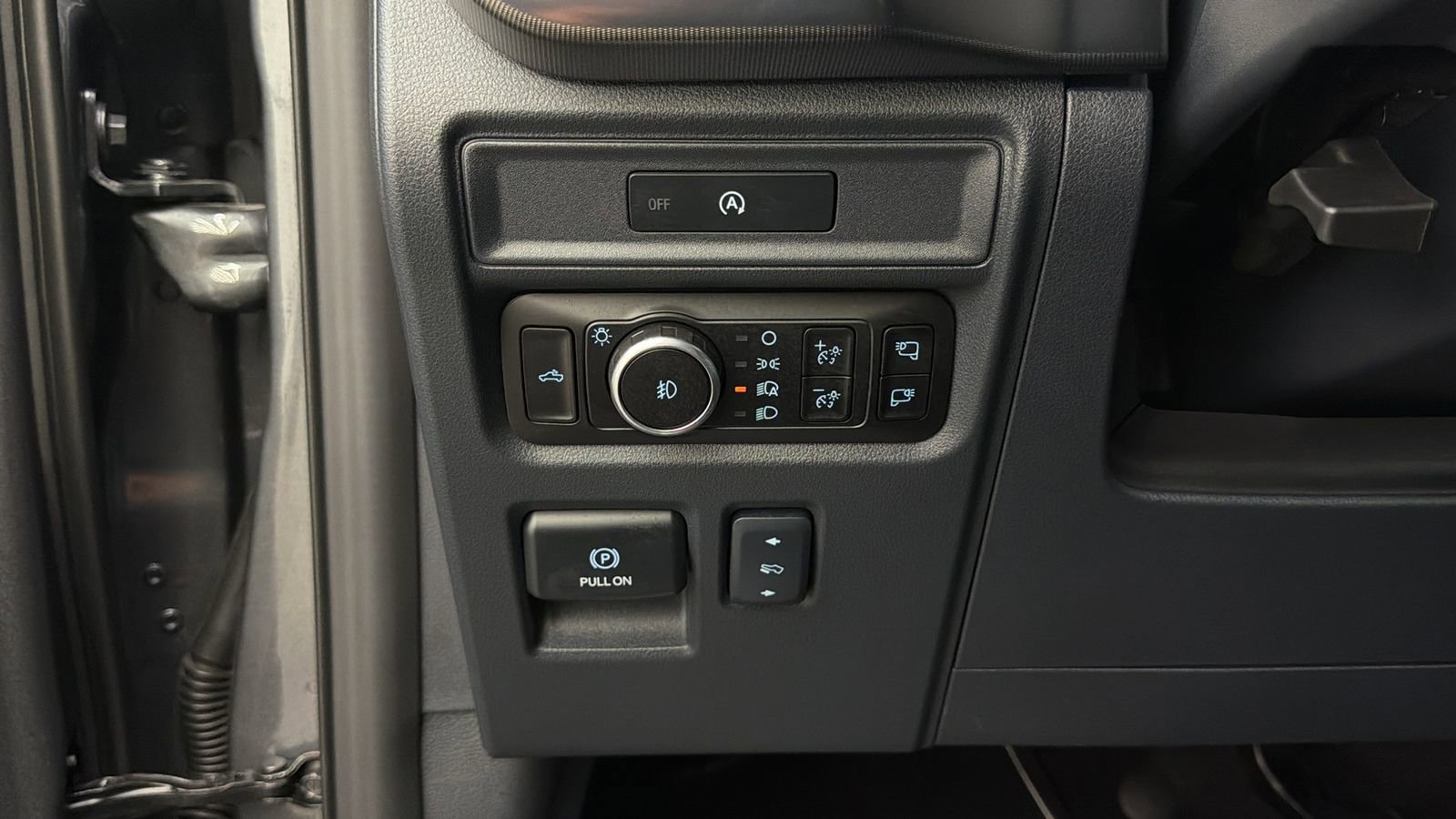 Used 2025 Ford F150 Lariat AWD/4WD image 29