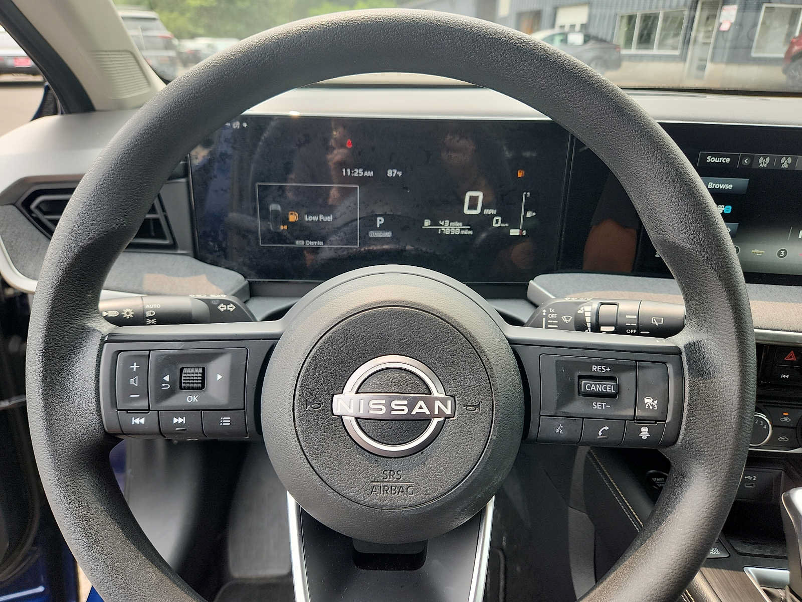 Used 2025 Nissan Kicks SV AWD/4WD image 18