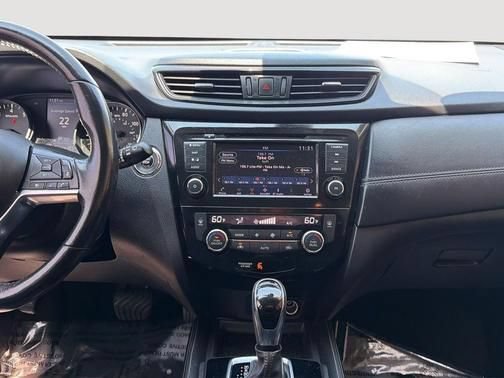 Used 2018 Nissan Rogue SL w/ Premium Package AWD/4WD image 10