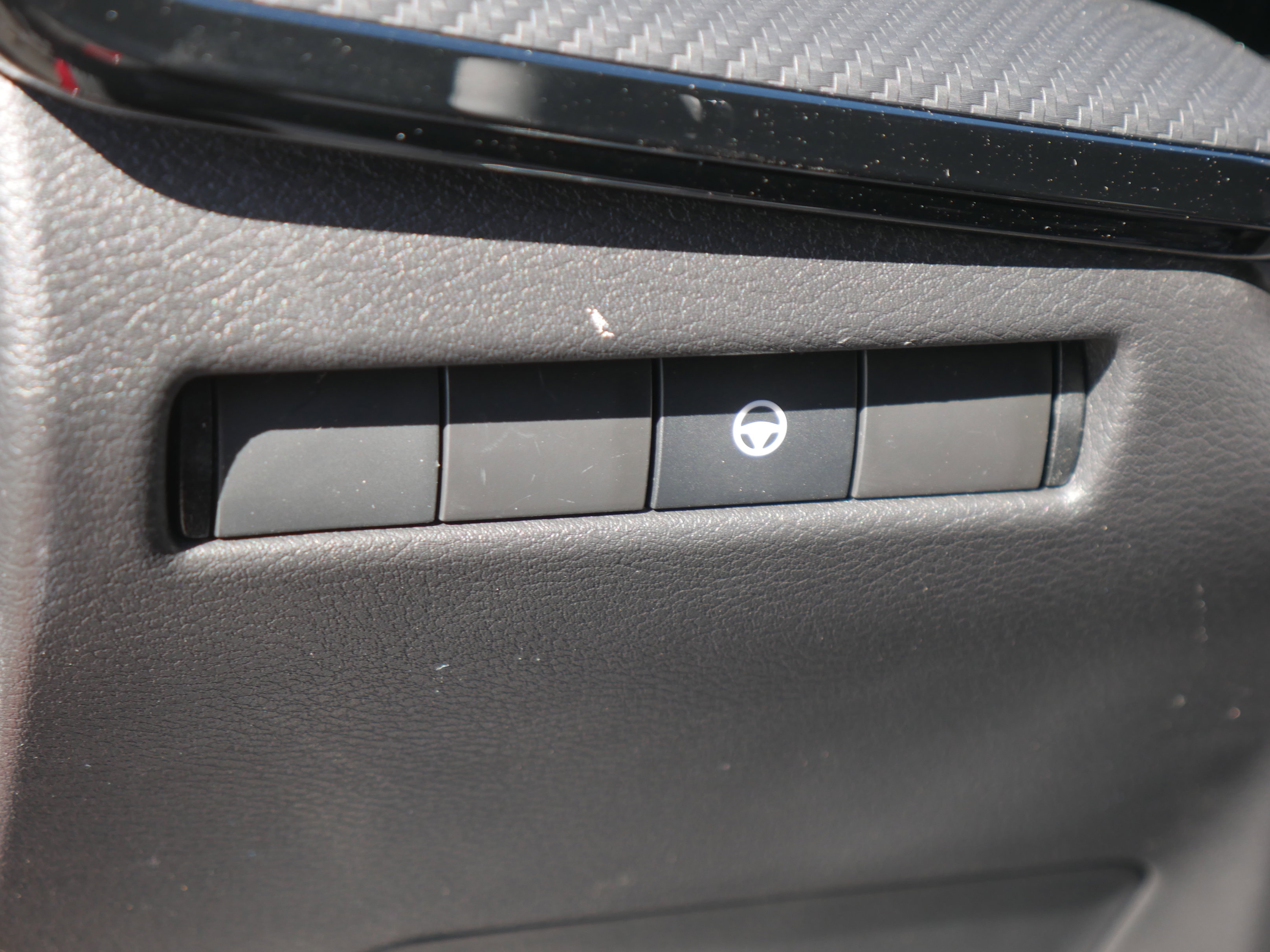 New 2026 Nissan Kicks SR w/ Cold Weather Package image 5