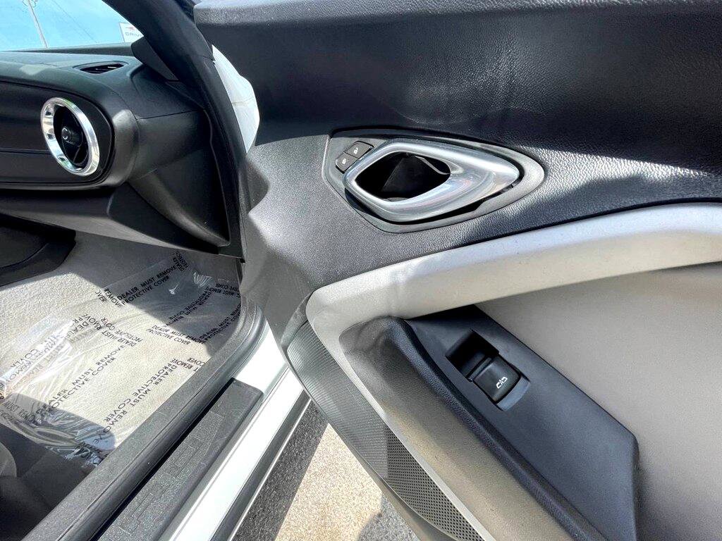 Used 2020 Chevrolet Camaro LT image 11