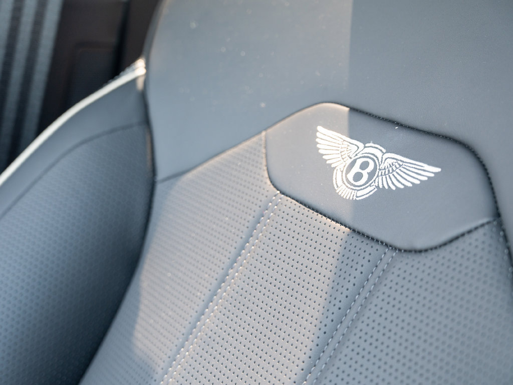 Used 2024 Bentley Bentayga Extended Wheelbase AWD/4WD image 22