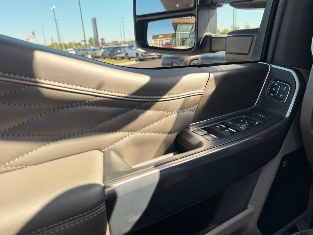 Used 2025 Ford F250 Platinum w/ Platinum Plus Package image 12