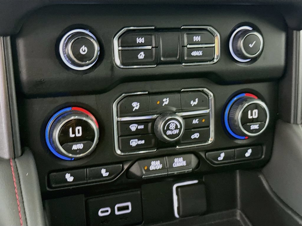Used 2022 Chevrolet Suburban RST w/ Luxury Package AWD/4WD image 8