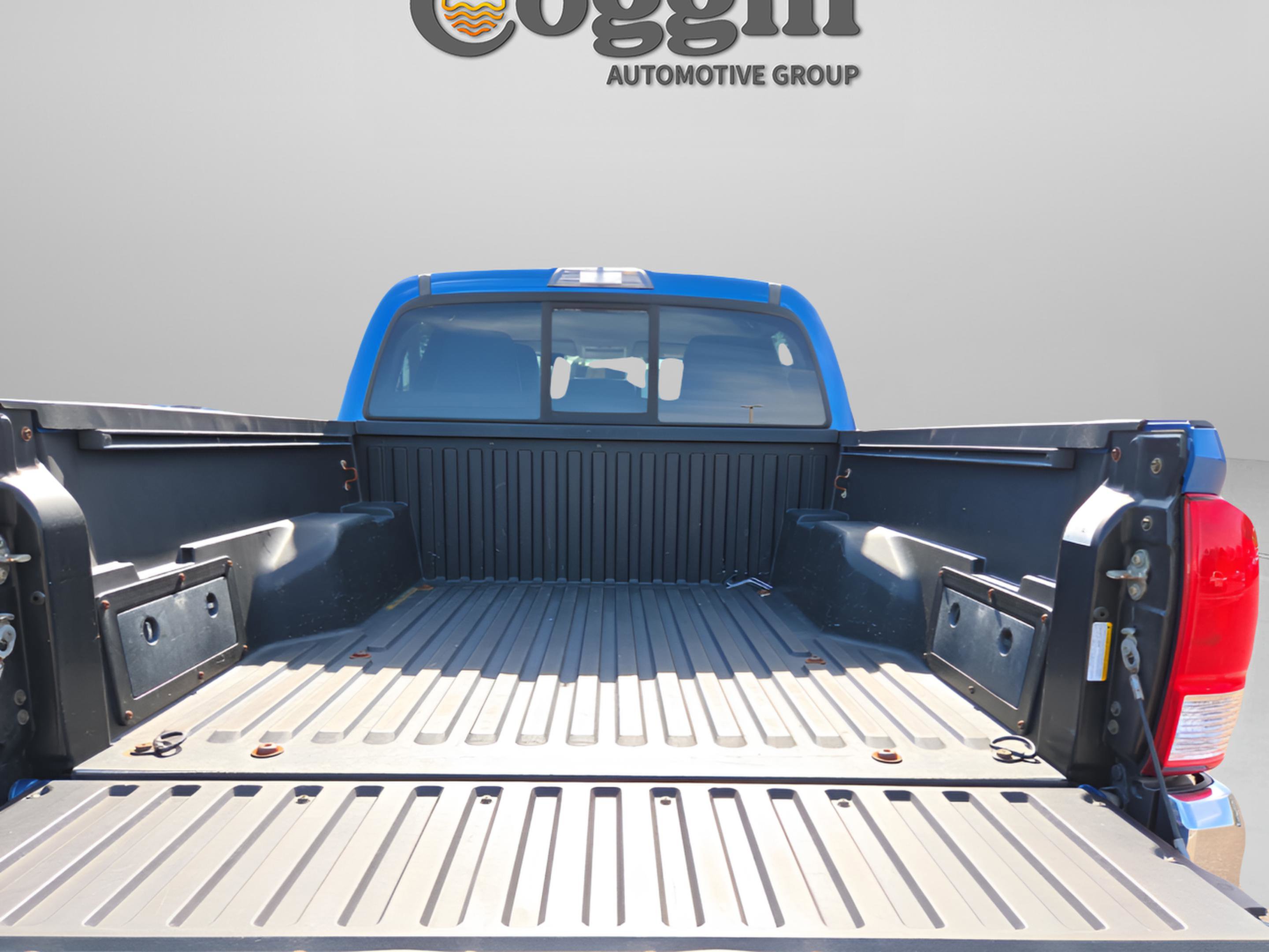 Used 2016 Toyota Tacoma SR5 w/ Towing Package image 18