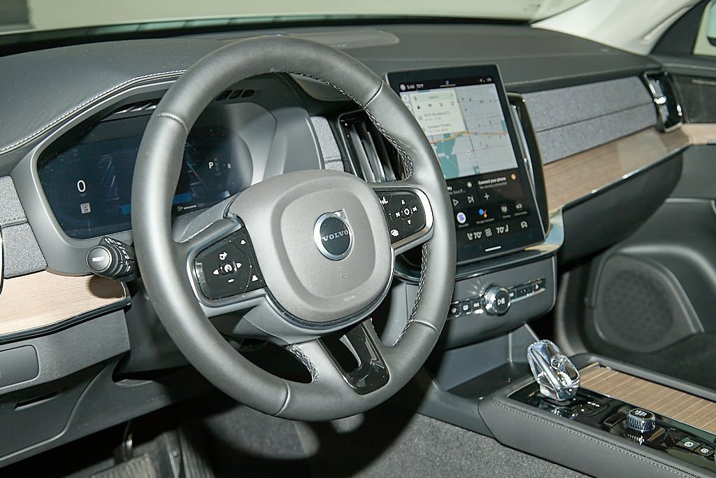 New 2025 Volvo XC90 B6 Plus w/ Protection Package Premier image 13