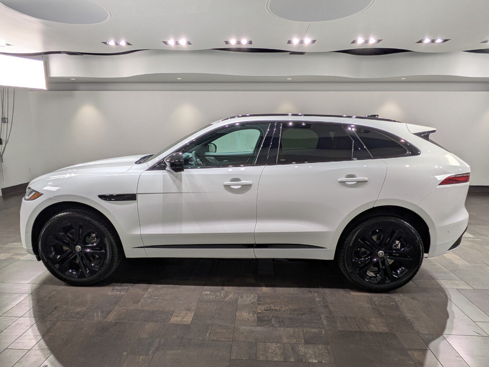 New 2026 Jaguar F-PACE R-Dynamic S AWD/4WD image 3