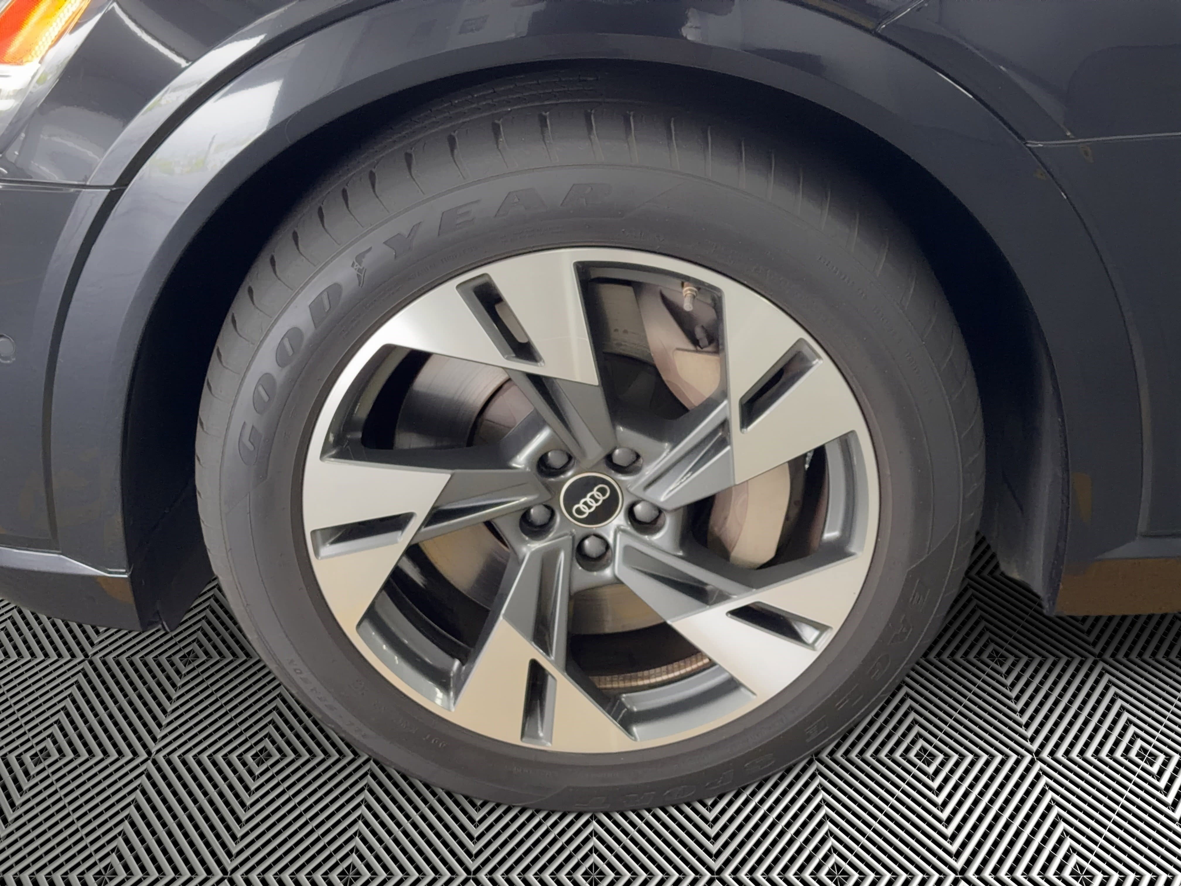 Used 2023 Audi e-tron Premium w/ Convenience Plus Package image 12