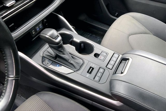 Used 2022 Toyota Highlander LE AWD/4WD image 17