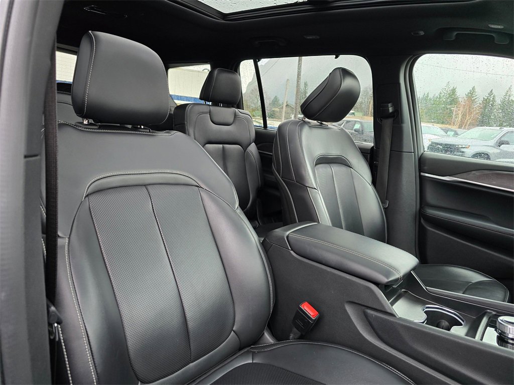 Used 2024 Jeep Grand Cherokee L Limited w/ Luxury Tech Group II image 12