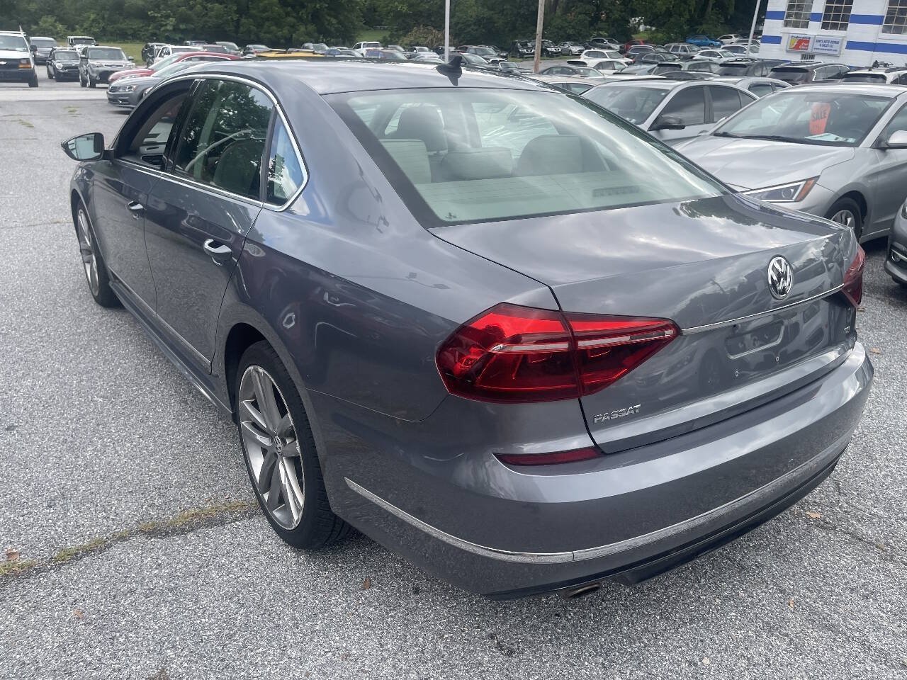 Used 2017 Volkswagen Passat 1.8T R-Line FWD image 7