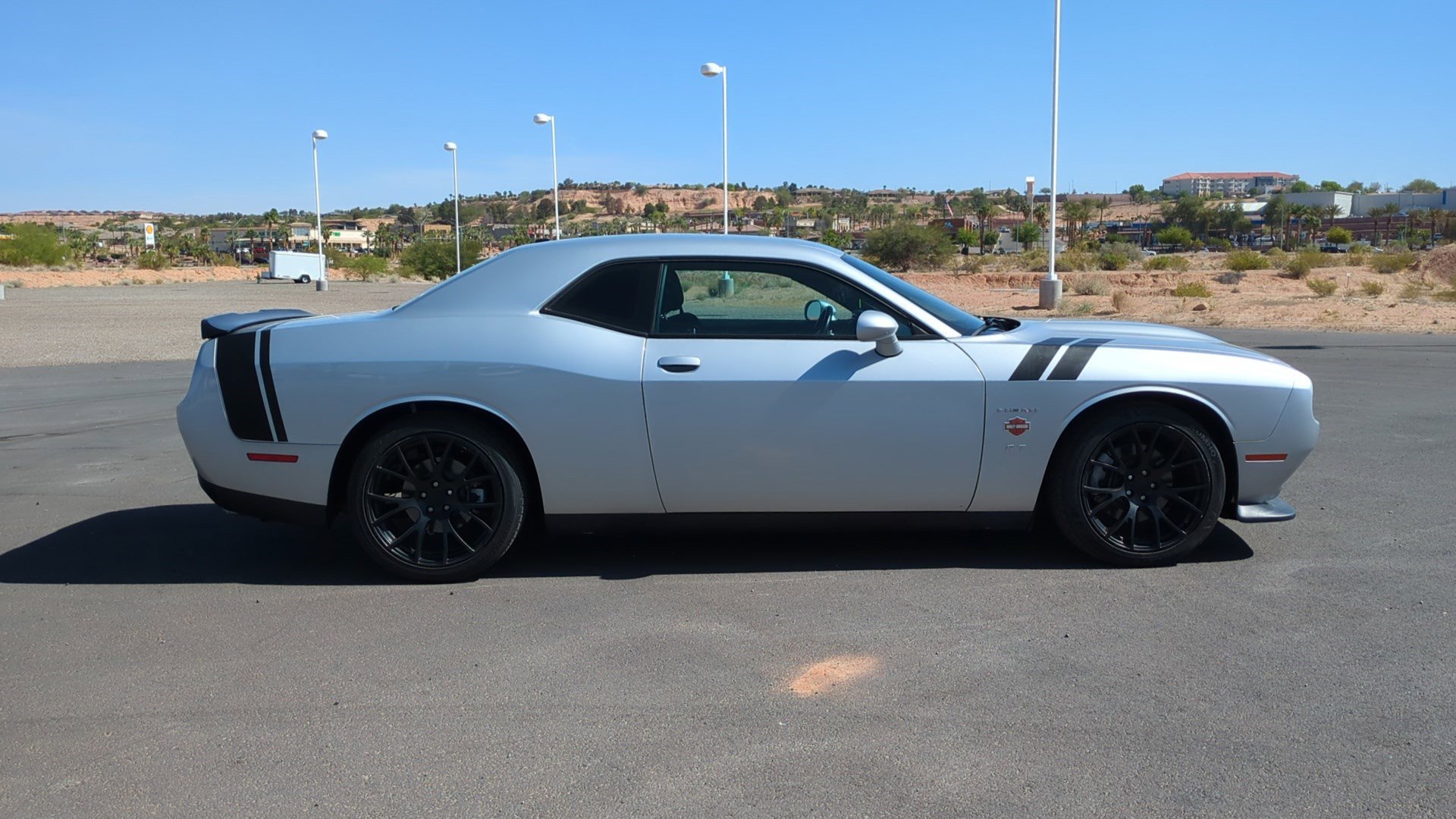 Used 2022 Dodge Challenger R/T image 2