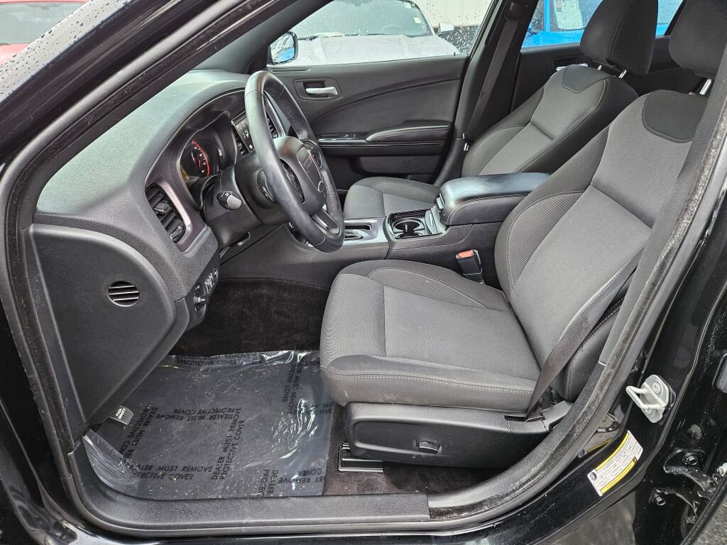 Used 2018 Dodge Charger SXT w/ Blacktop Package image 18