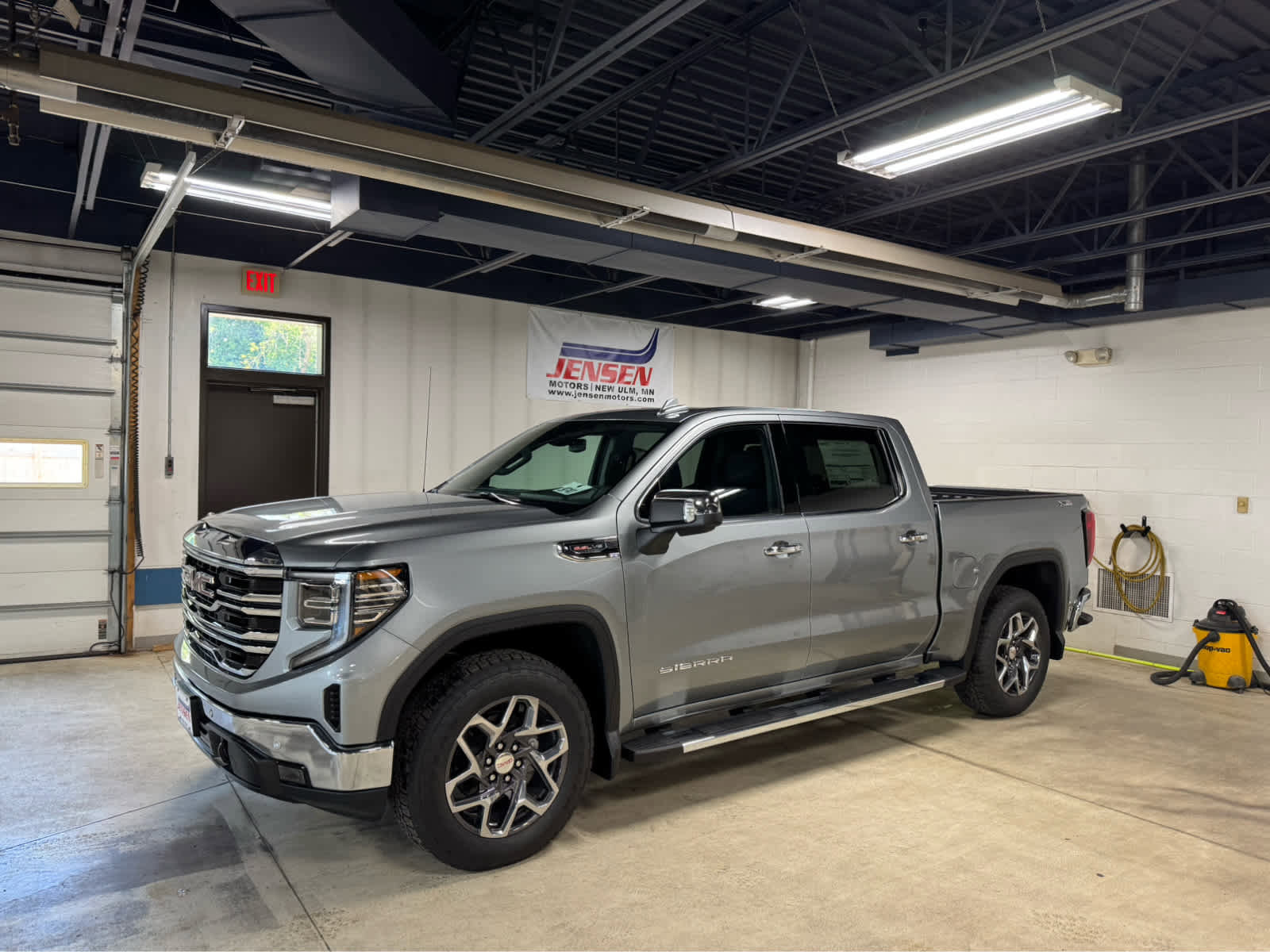 New 2026 GMC Sierra 1500 SLT w/ SLT Premium Plus Package image 1