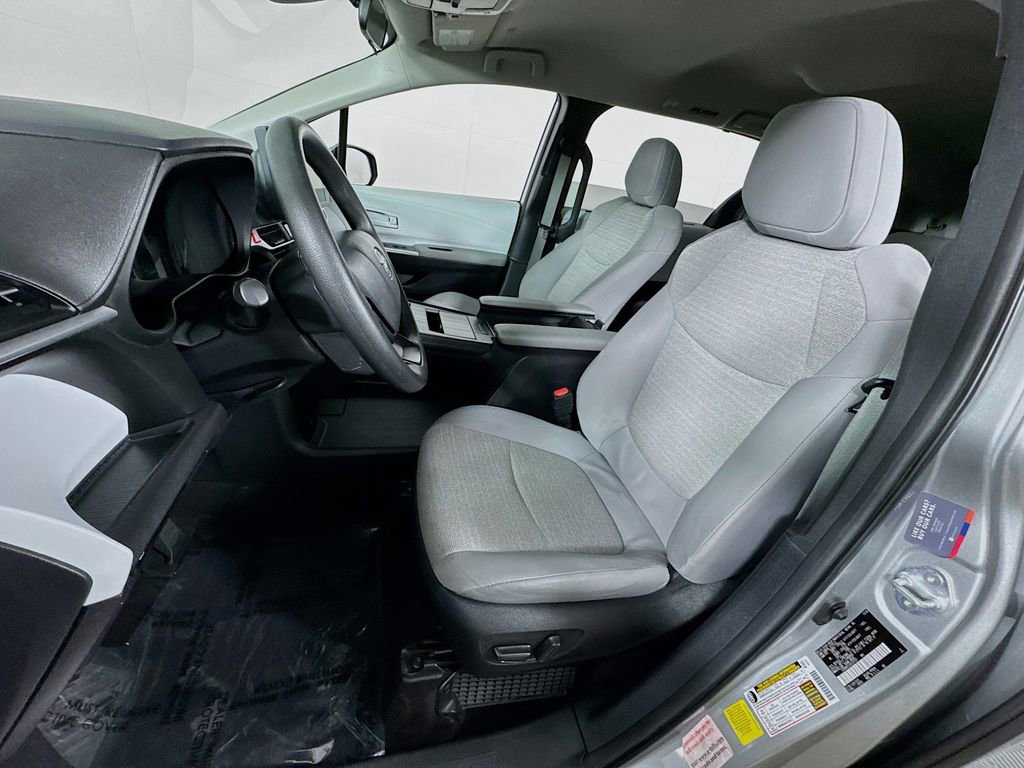 Certified 2025 Toyota Sienna LE image 12