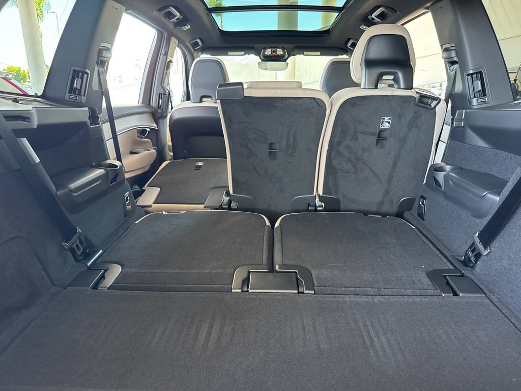 New 2026 Volvo XC90 B6 Plus w/ Protection Package Premier AWD/4WD image 15