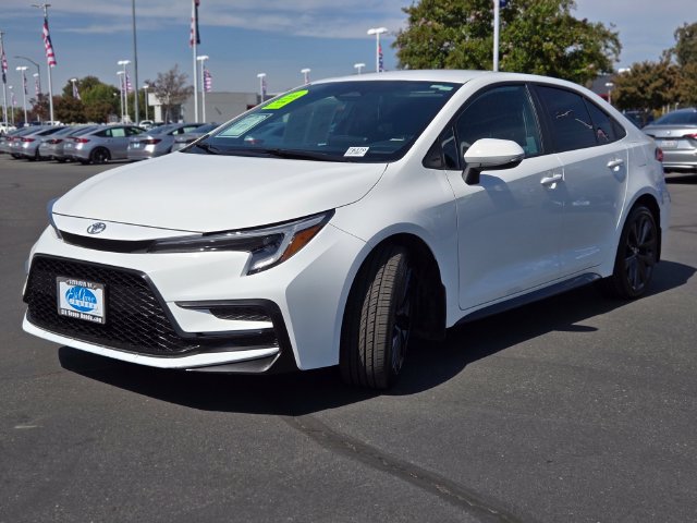 Used 2026 Toyota Corolla SE FWD image 8