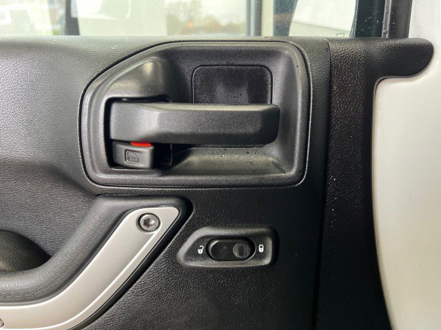 Used 2015 Jeep Wrangler Rubicon w/ Power Convenience Group image 24