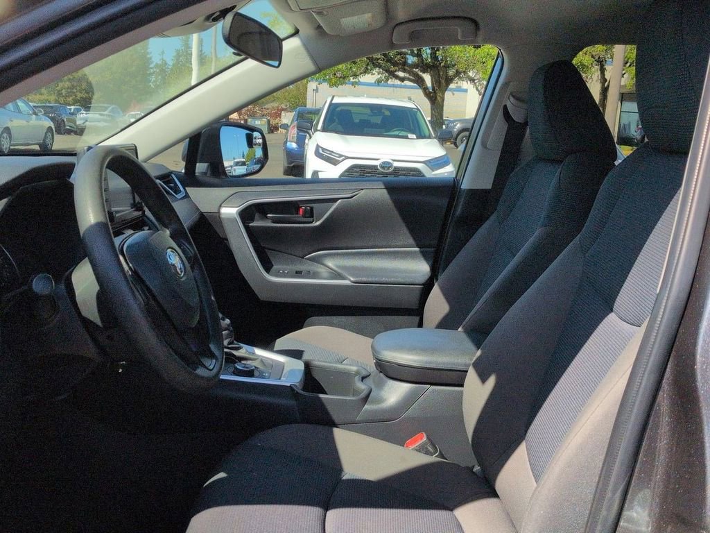 Used 2022 Toyota RAV4 LE AWD/4WD image 12
