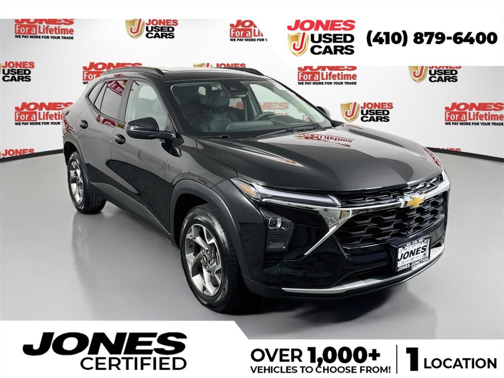 Used 2025 Chevrolet Trax LT w/ Sunroof Package FWD image 1