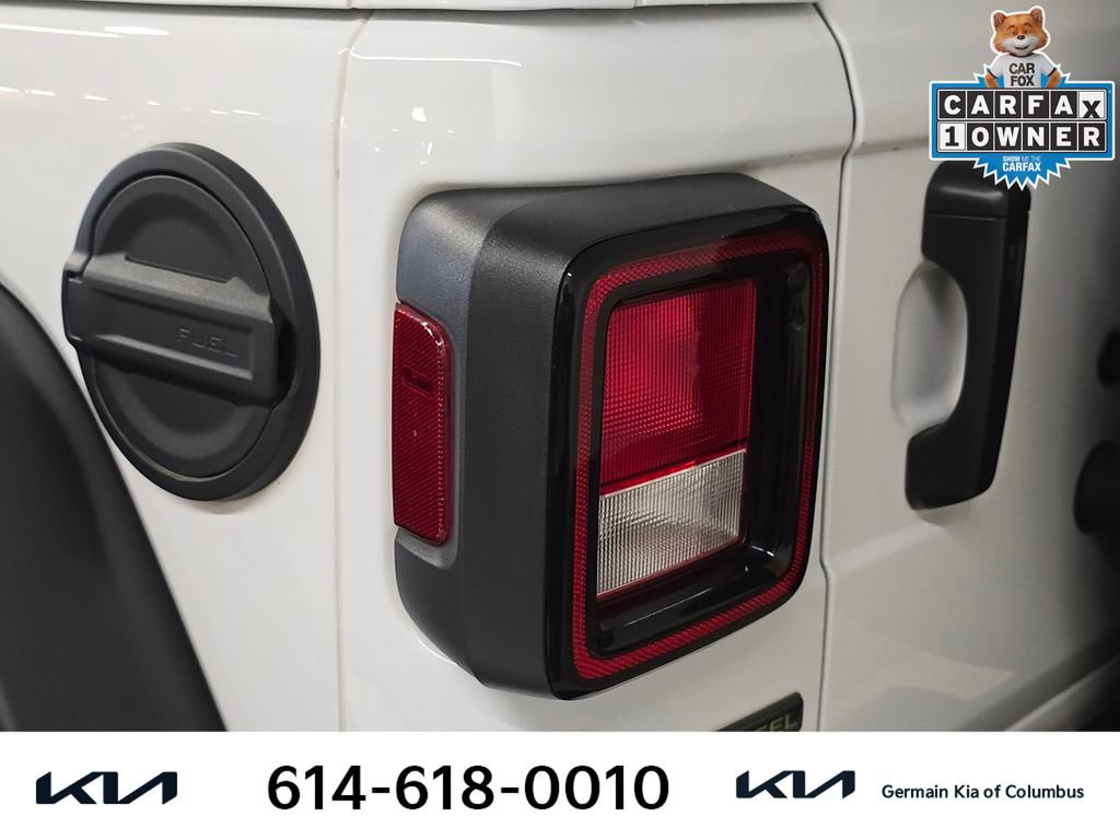 Used 2022 Jeep Wrangler Unlimited Rubicon w/ Cold Weather Group AWD/4WD image 15
