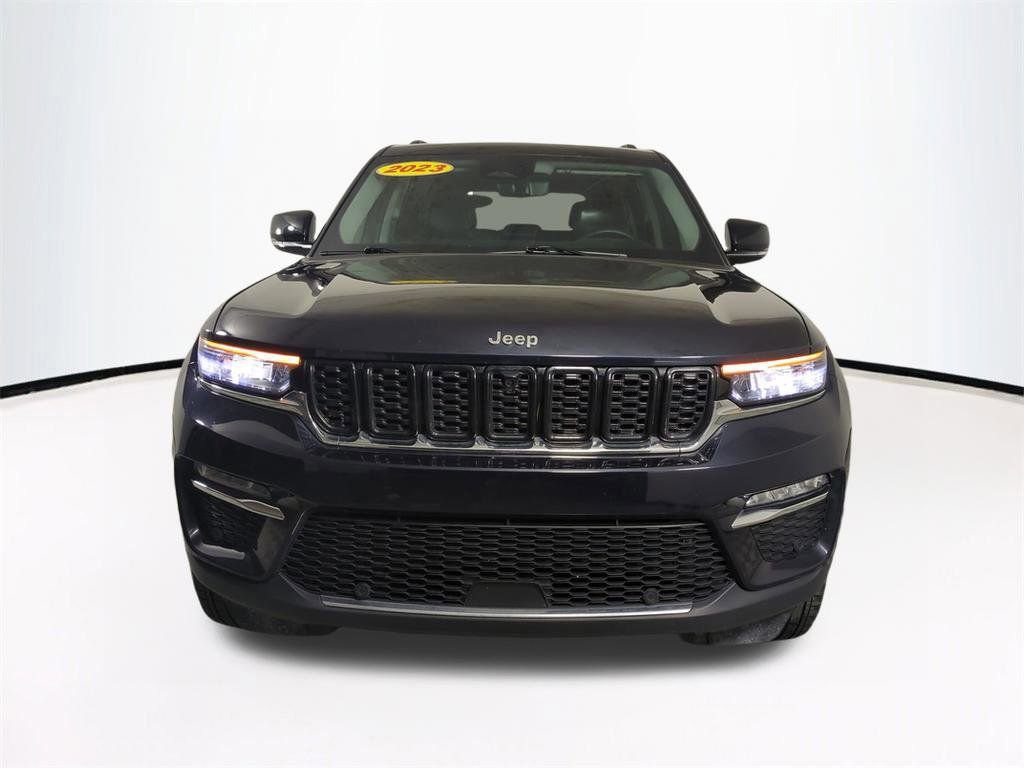 Used 2023 Jeep Grand Cherokee Limited w/ Luxury Tech Group II AWD/4WD image 3