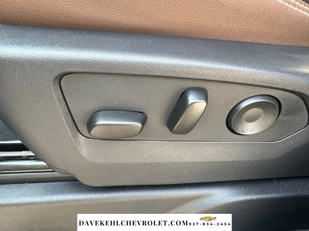 Used 2025 Chevrolet Suburban High Country AWD/4WD image 18