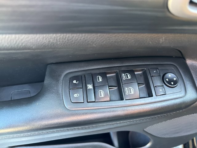 Used 2020 Jeep Grand Cherokee Altitude AWD/4WD image 12