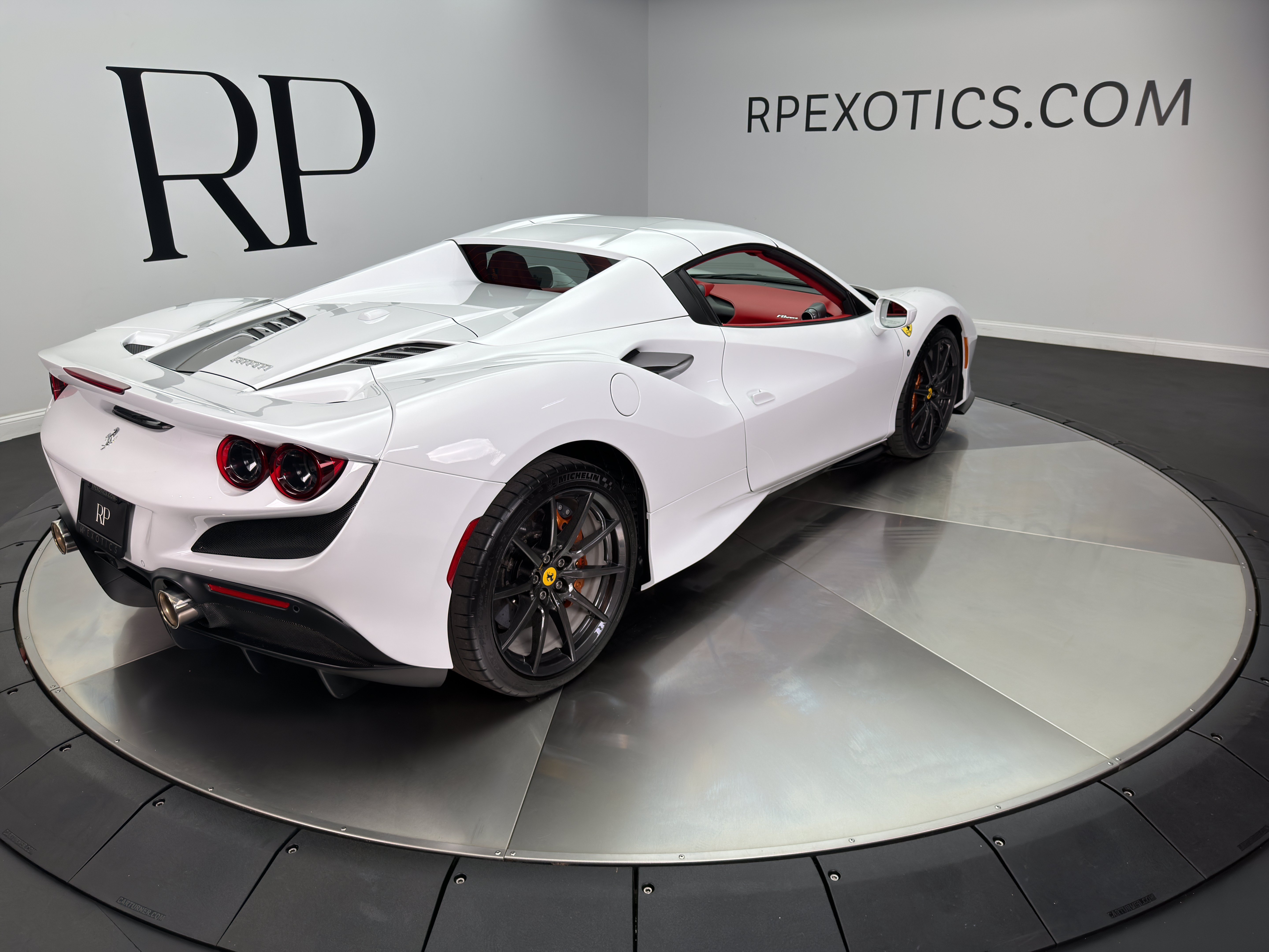 Used 2023 Ferrari F8 Tributo RWD image 17