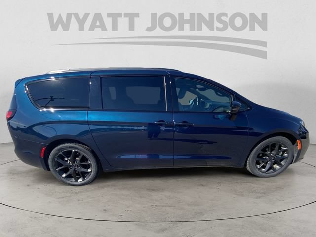 Used 2025 Chrysler Pacifica Limited FWD image 11
