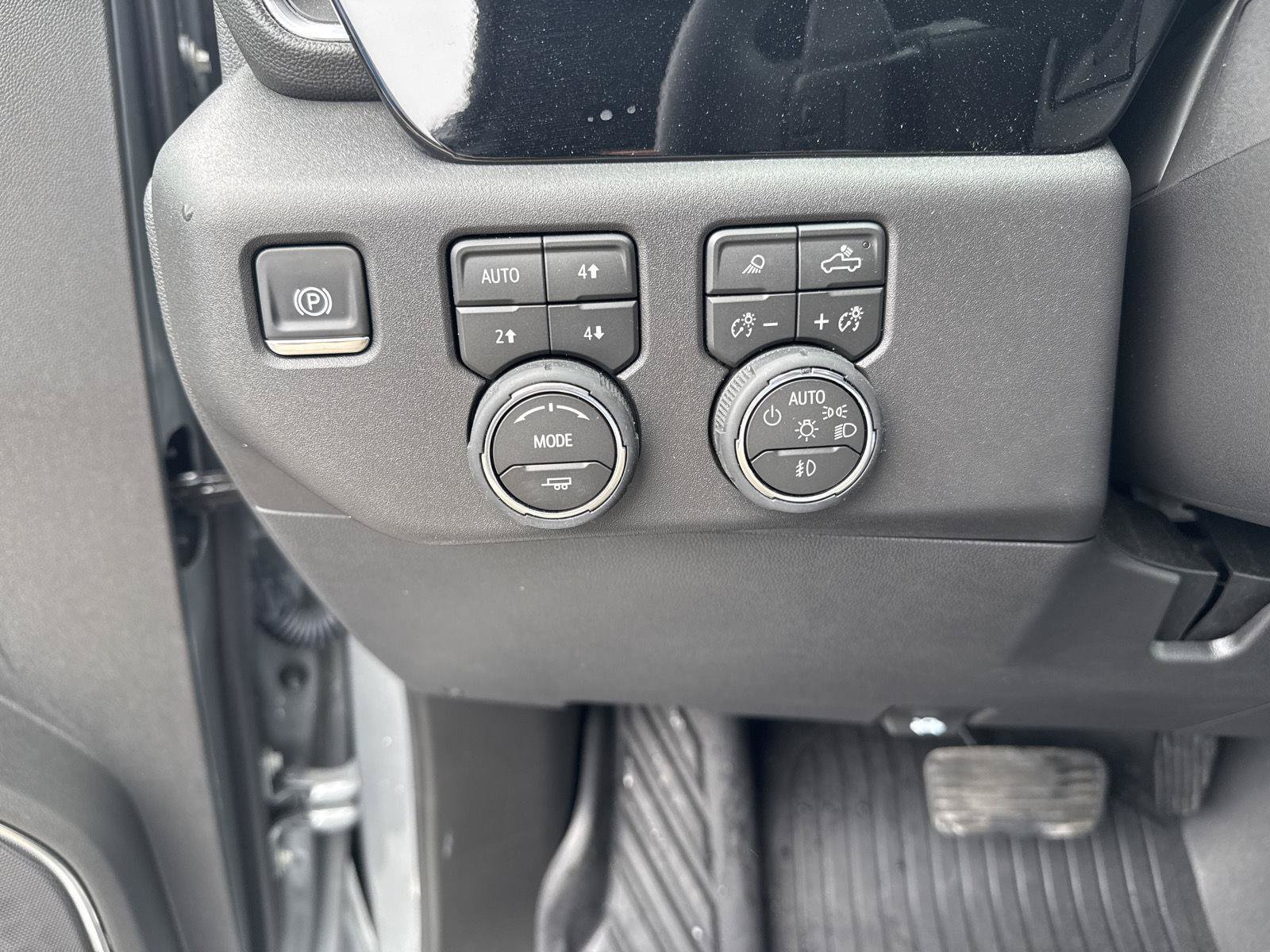 Used 2026 Chevrolet Silverado 1500 LT Trail Boss w/ LT Trail Boss Premium Package AWD/4WD image 22