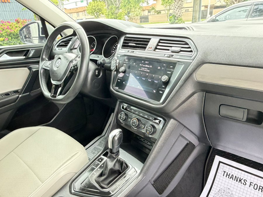 Used 2020 Volkswagen Tiguan SE FWD image 29
