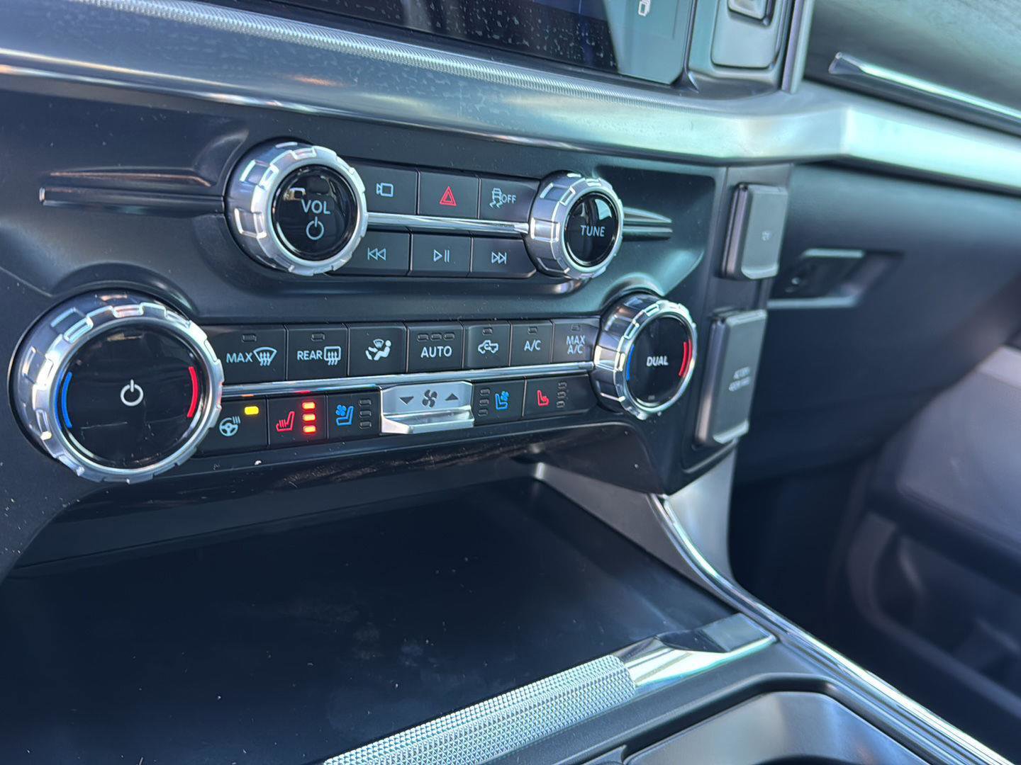 New 2026 Ford F150 Lariat w/ Equipment Group 502A High image 34