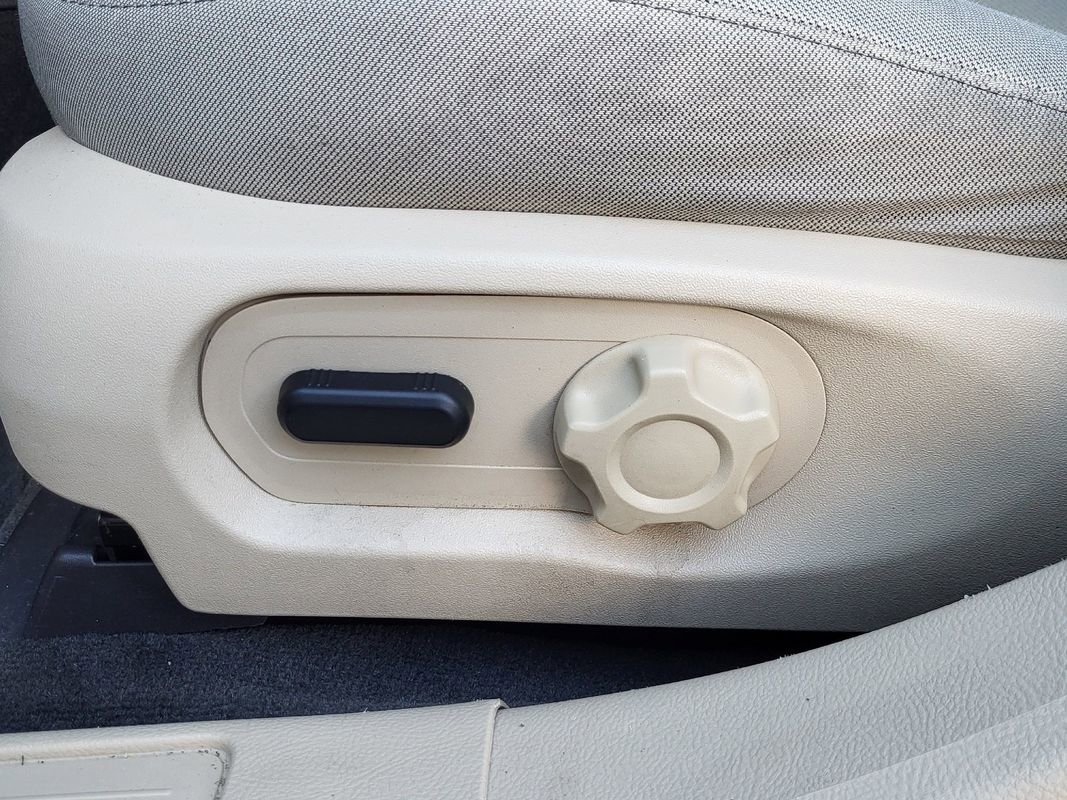 Used 2014 Ford Taurus SEL w/ Equipment Group 201A image 12