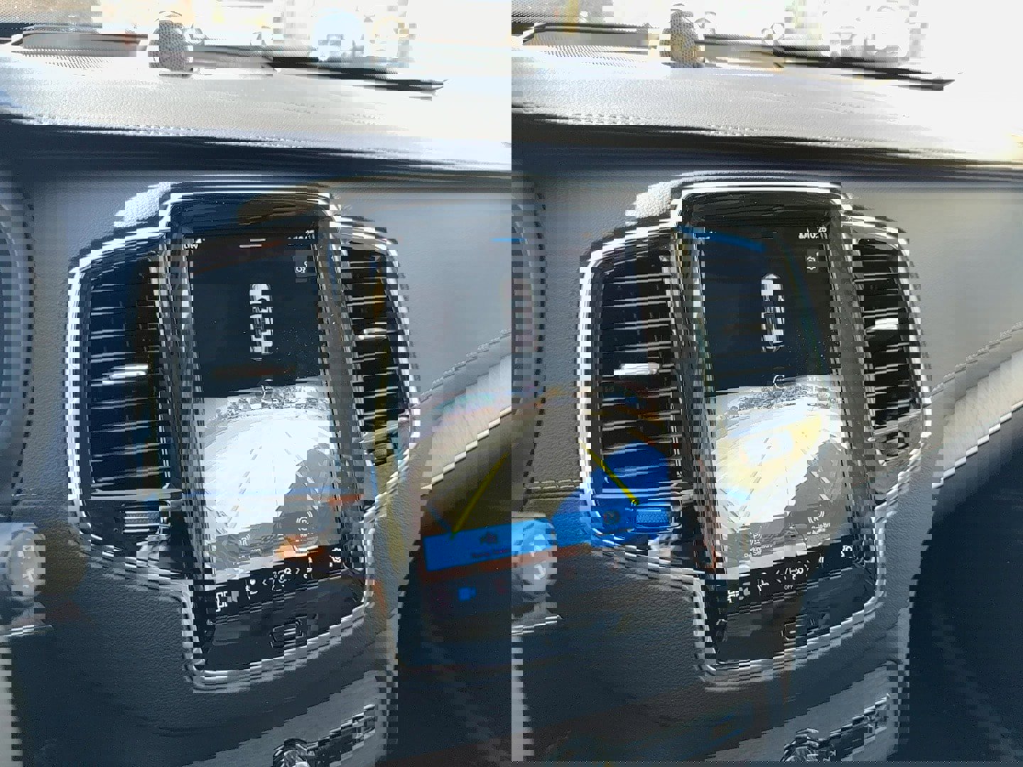 Certified 2023 Volvo XC90 B6 Ultimate w/ Lounge Package image 23