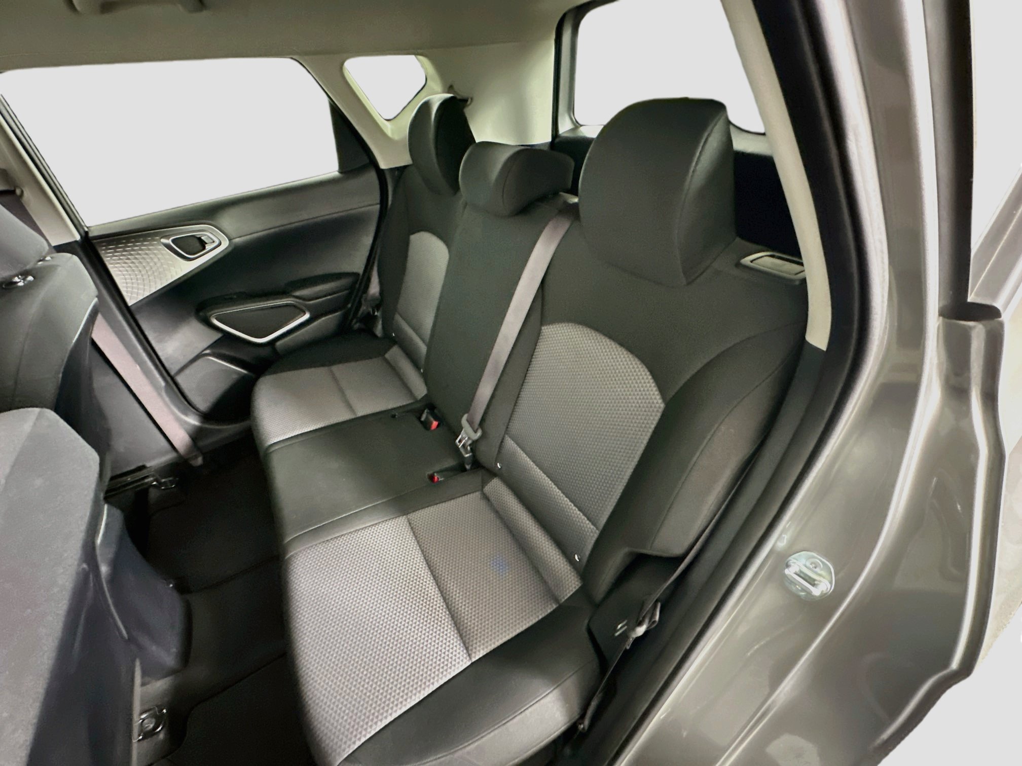 Used 2025 Kia Soul LX w/ LX Technology Package FWD image 26