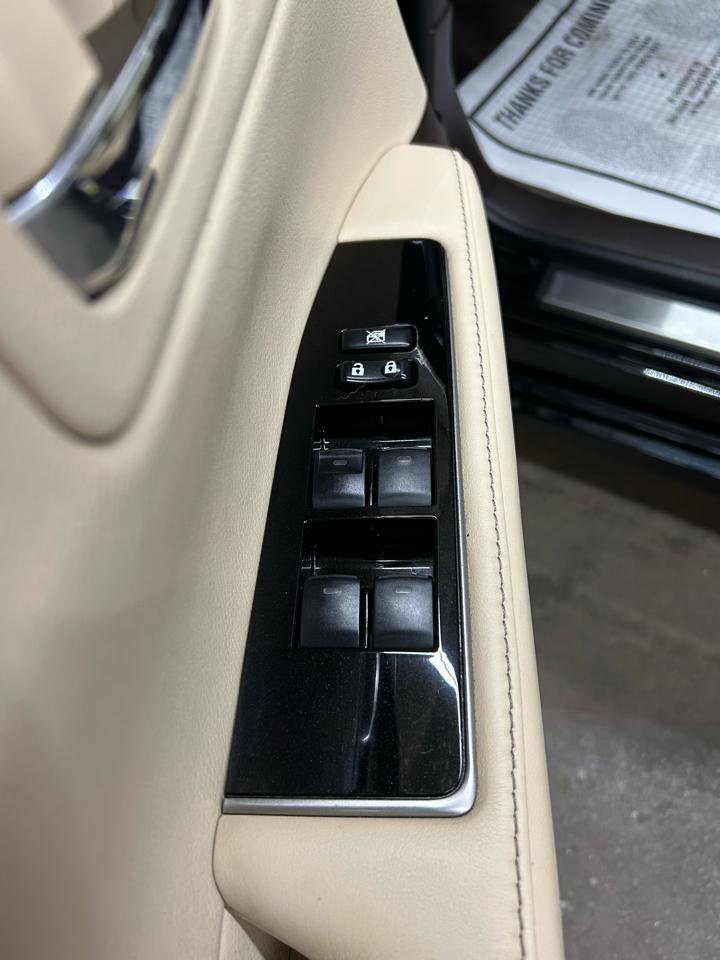 Used 2017 Lexus ES 300h w/ Luxury Package image 29