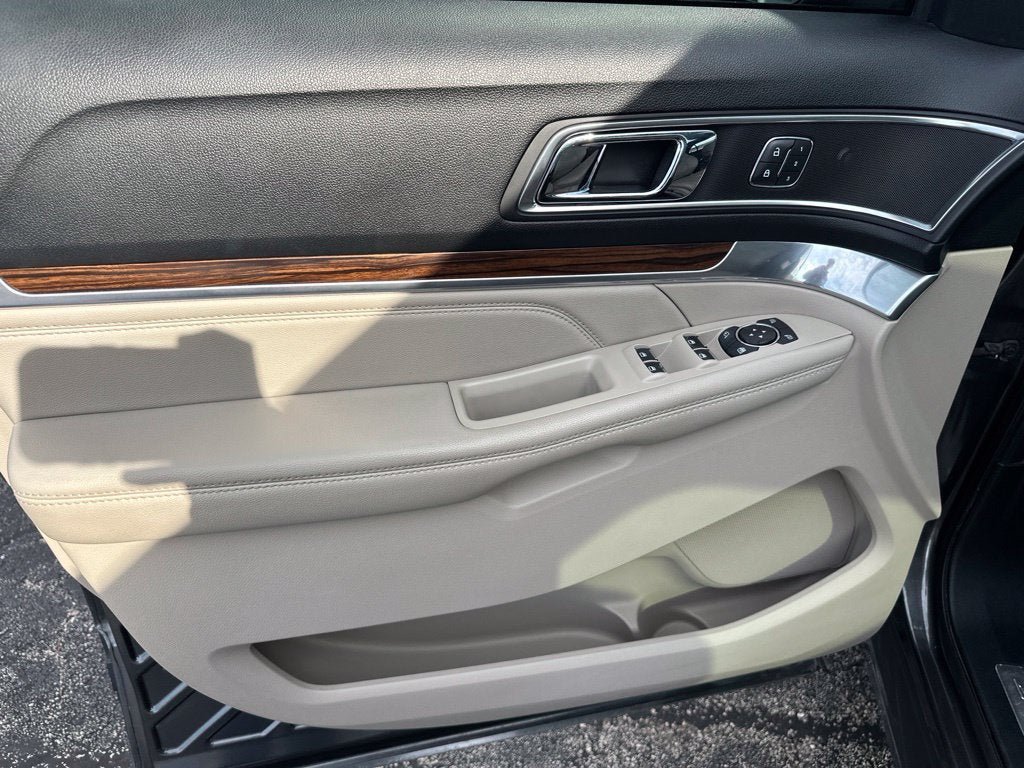 Certified 2019 Ford Explorer Limited w/ Class III Trailer Tow Package AWD/4WD image 15