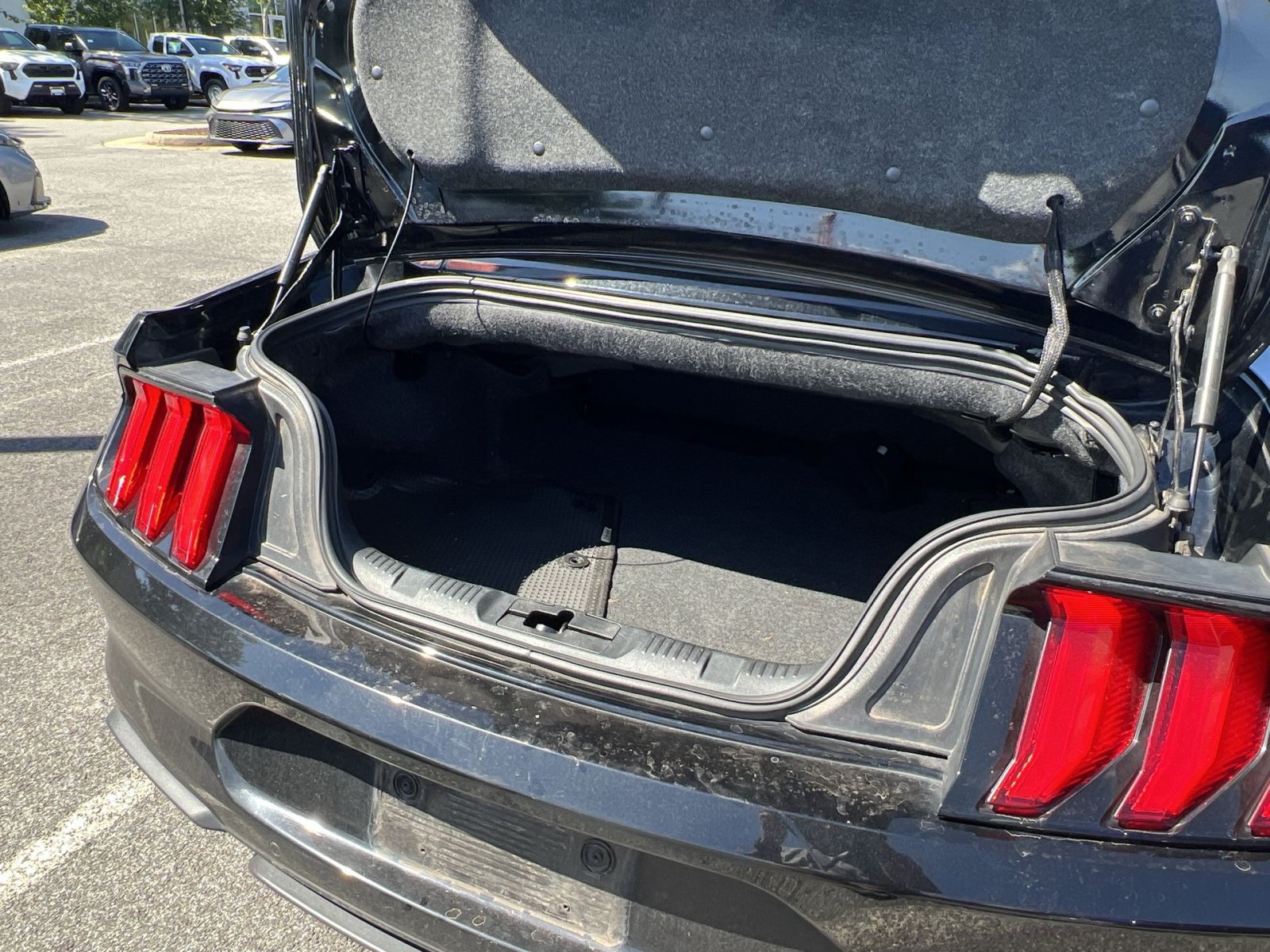 Used 2022 Ford Mustang GT Premium w/ Black Accent Package RWD image 23