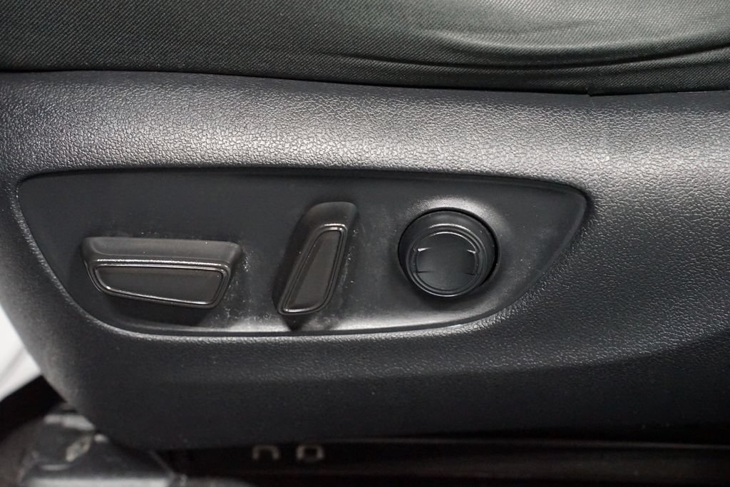 Used 2022 Toyota RAV4 XLE w/ Convenience Package FWD image 32