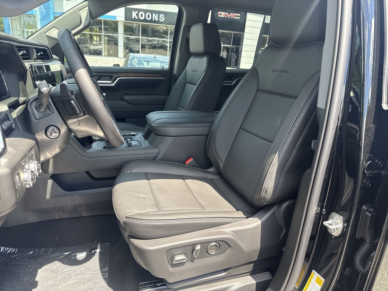 New 2026 GMC Sierra 1500 Denali w/ Technology Package AWD/4WD image 11