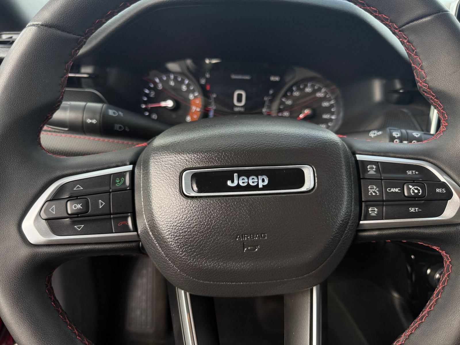Used 2025 Jeep Compass Trailhawk image 27